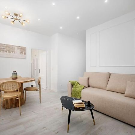 Newly Refurbished Modern 2-Bed Apartment In Heart Of Torremolinos Exterior photo