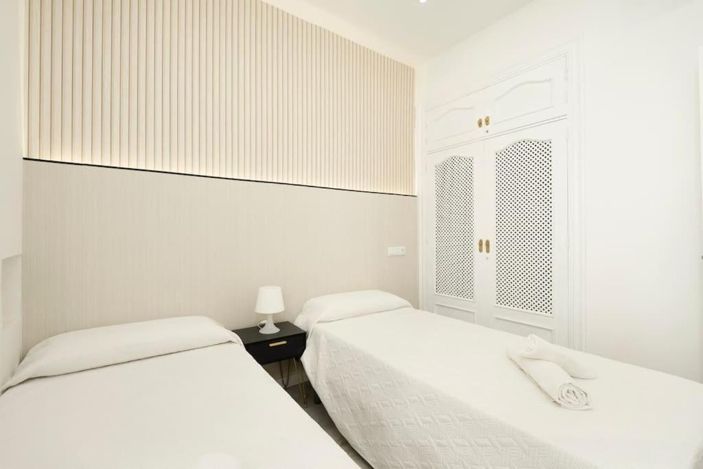 Newly Refurbished Modern 2-Bed Apartment In Heart Of Torremolinos Exterior photo