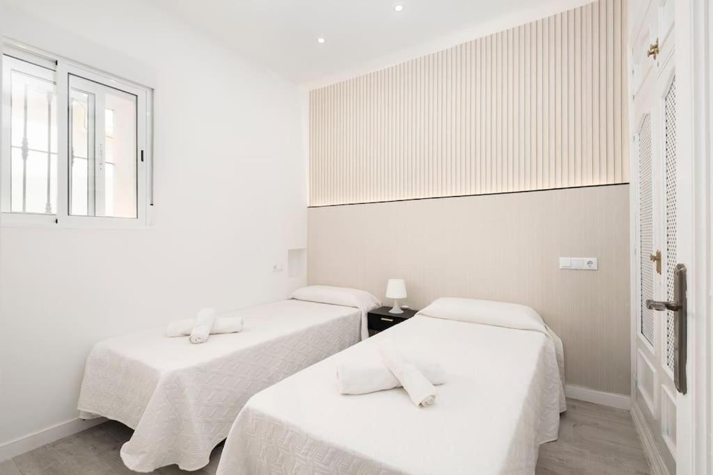 Newly Refurbished Modern 2-Bed Apartment In Heart Of Torremolinos Exterior photo